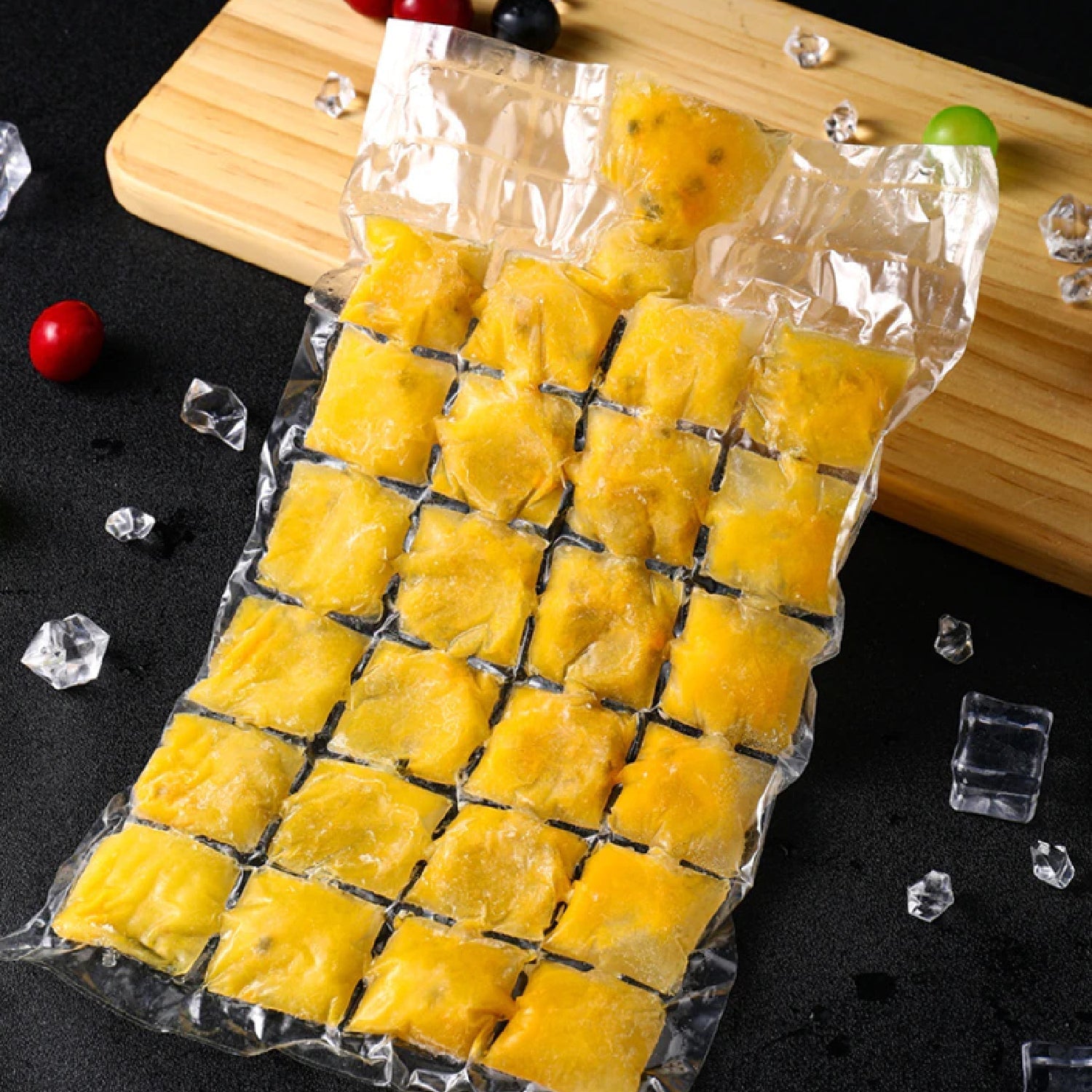 2905 Disposable Ice Cube Bags, Stackable Easy Release Ice Cube Mold Trays Self-Seal Freezing Maker,Cold Ice Pack Cooler Bag for Cocktail Food Wine DeoDap